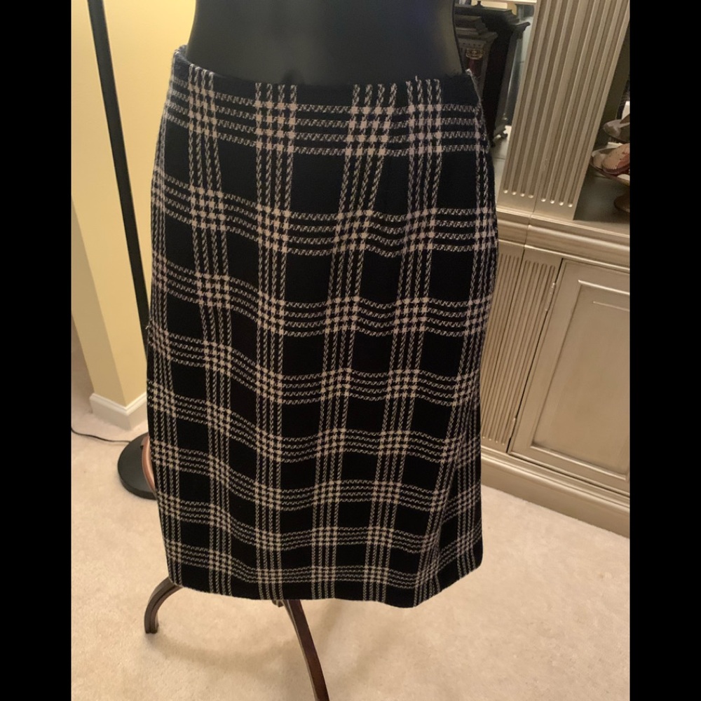 Black and white pencil skirt by Georgiou size 12